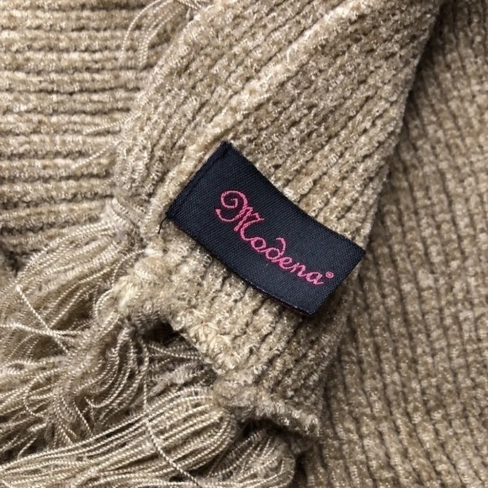 MODENA SCARF | Soft Beige Modena Fringe Scarf - One Size.